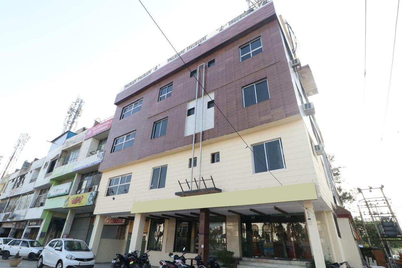 Oyo 29852 Hotel Golden View Abadpura Exterior foto